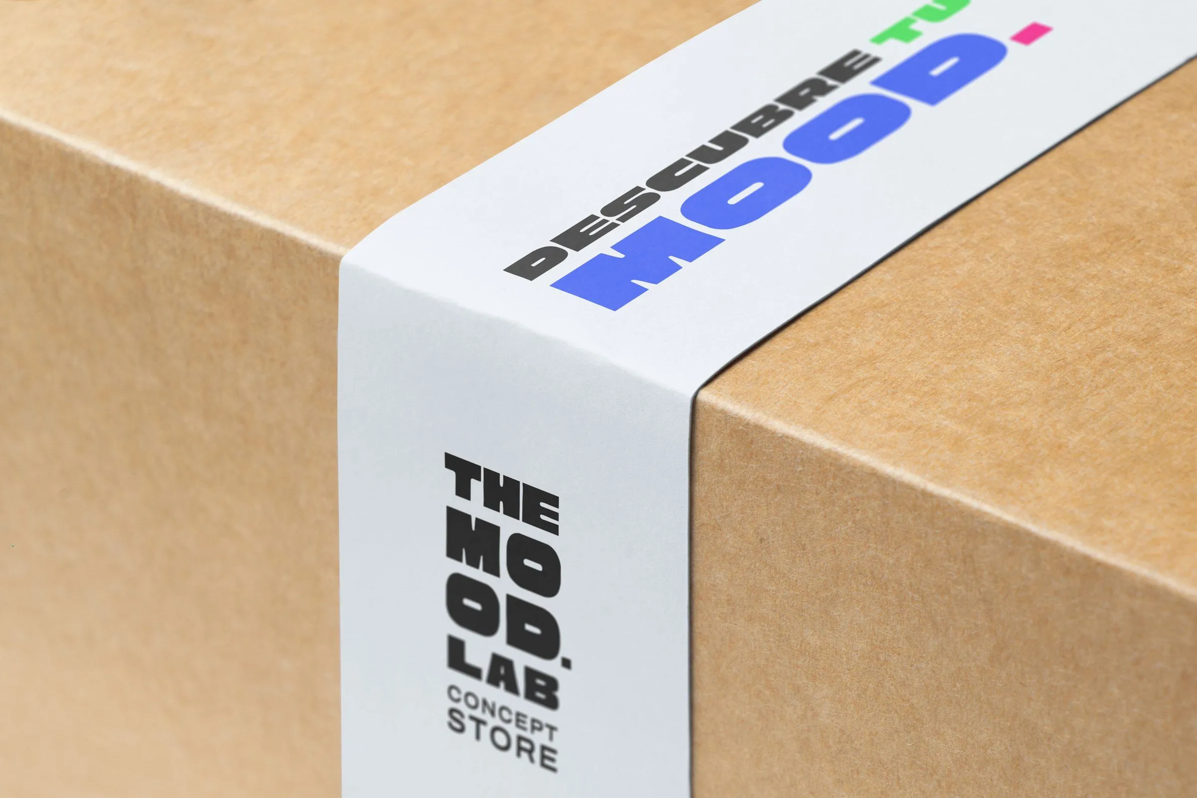 Caja de cartón con cinta Descubre tu mood de The Mood Lab